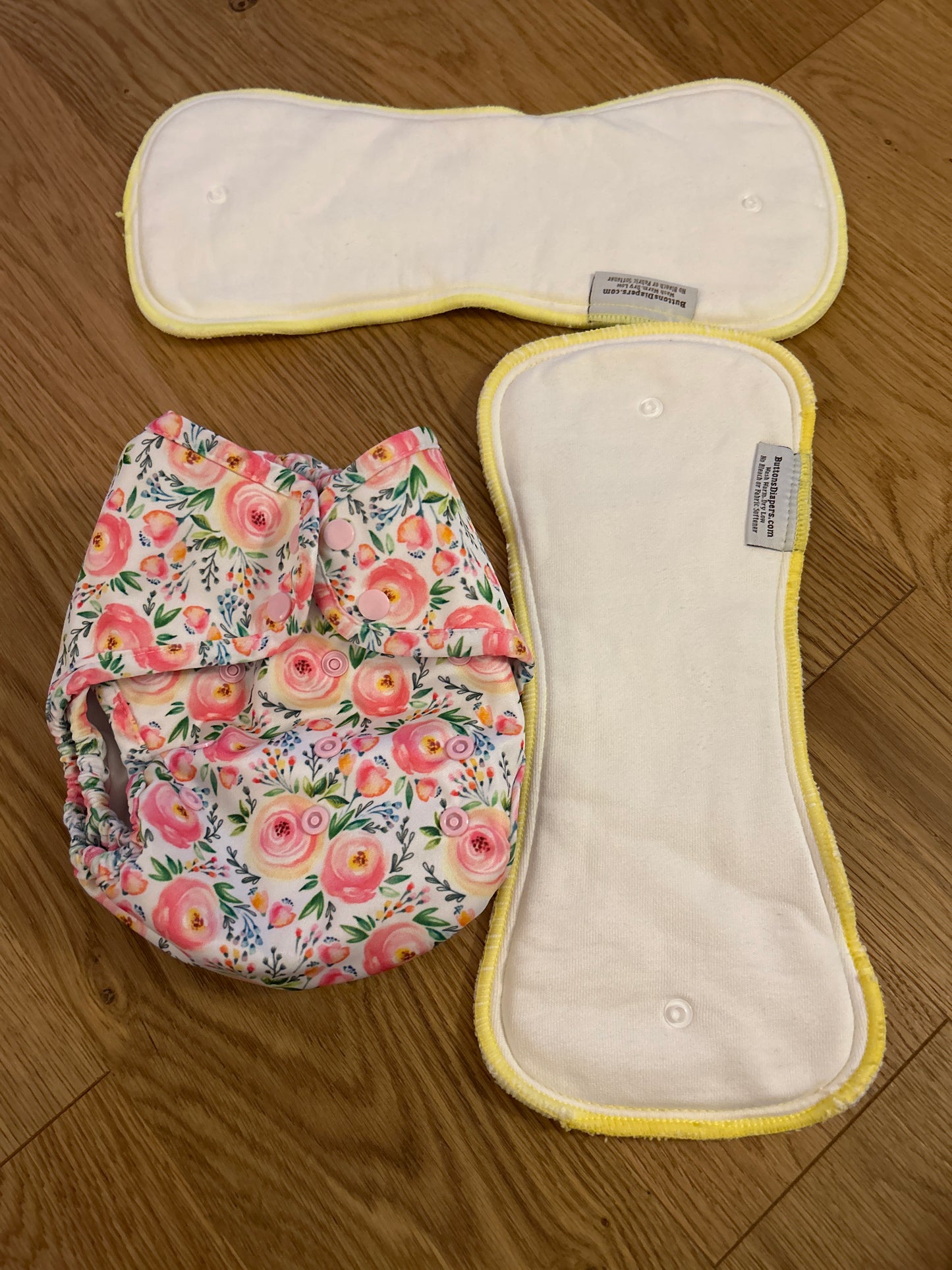 Buttons Diapers all in two nappy / nappy wrap (060)