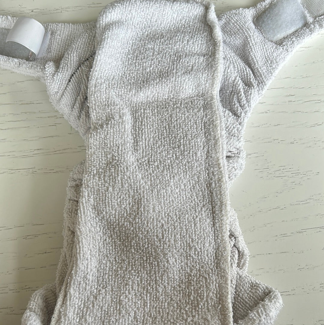 Little Lamb bamboo size two fitted nappy (049)