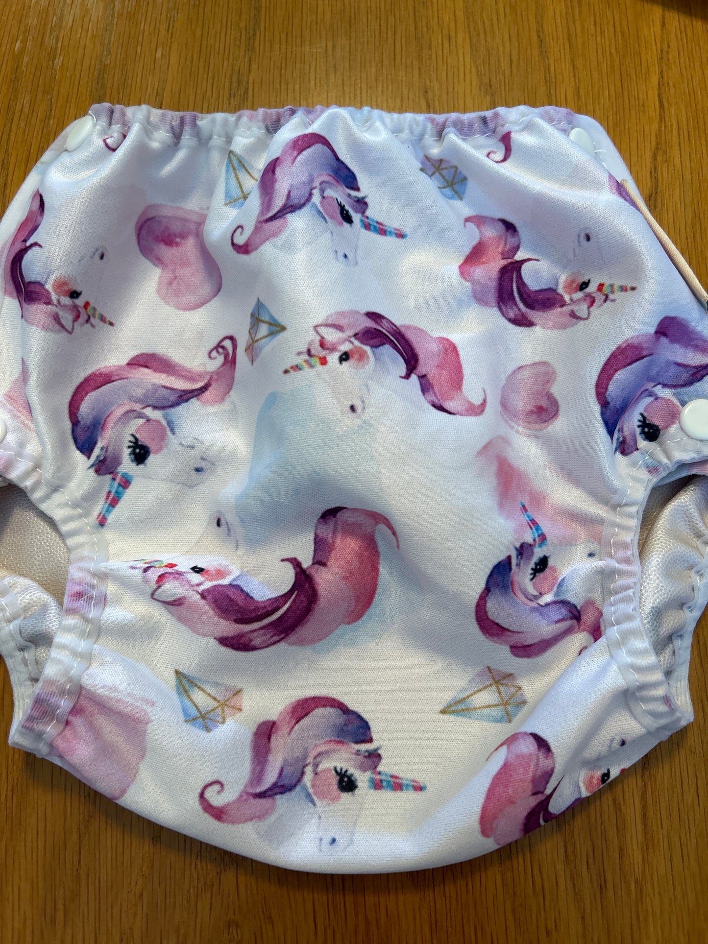 Motherease airflow medium nappy wrap, like new (082)