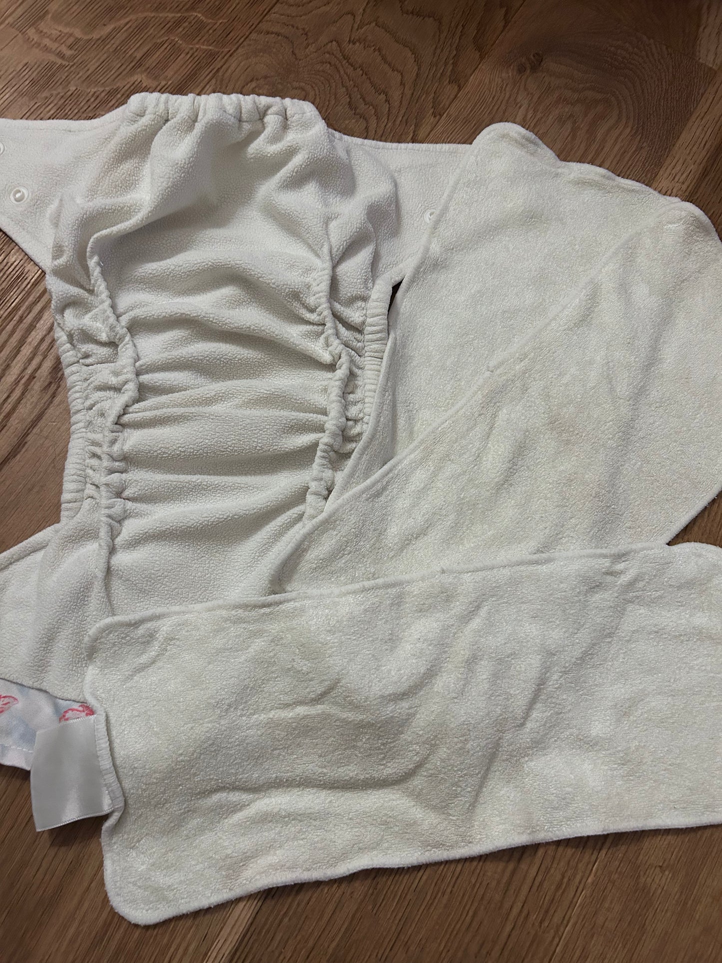 Modern cloth nappies pocket nappy with three slim inserts (022)