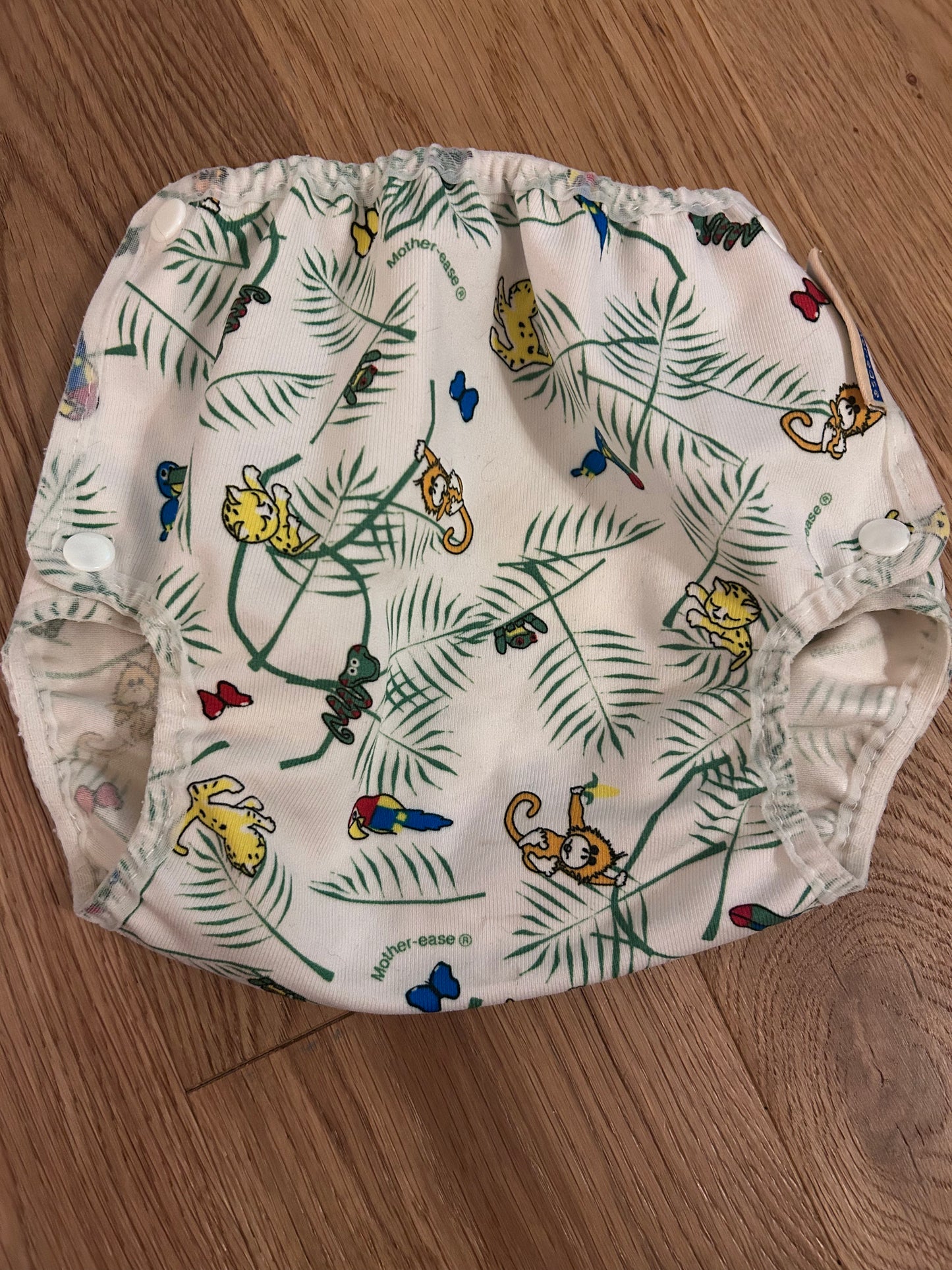 Motherease airflow medium nappy wrap (084)
