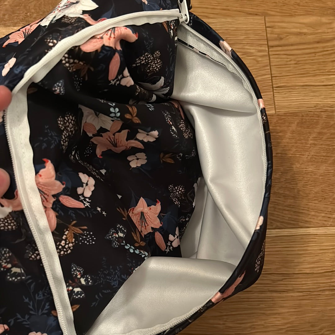 Bear Bott reusable nappy pram bag (accessories; 003)