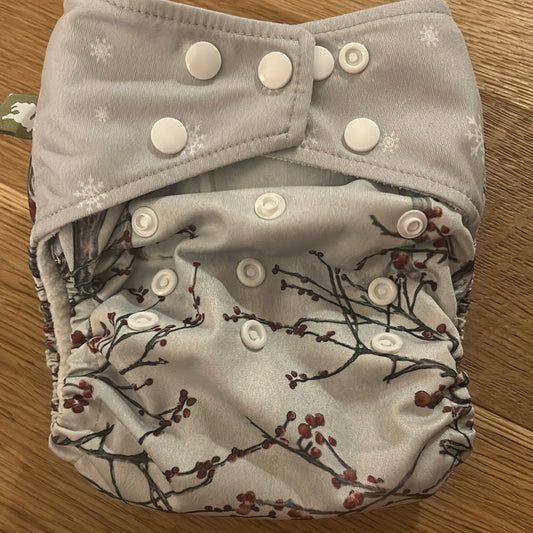 Little Lamb birth to potty one size pocket nappy, like new (003)