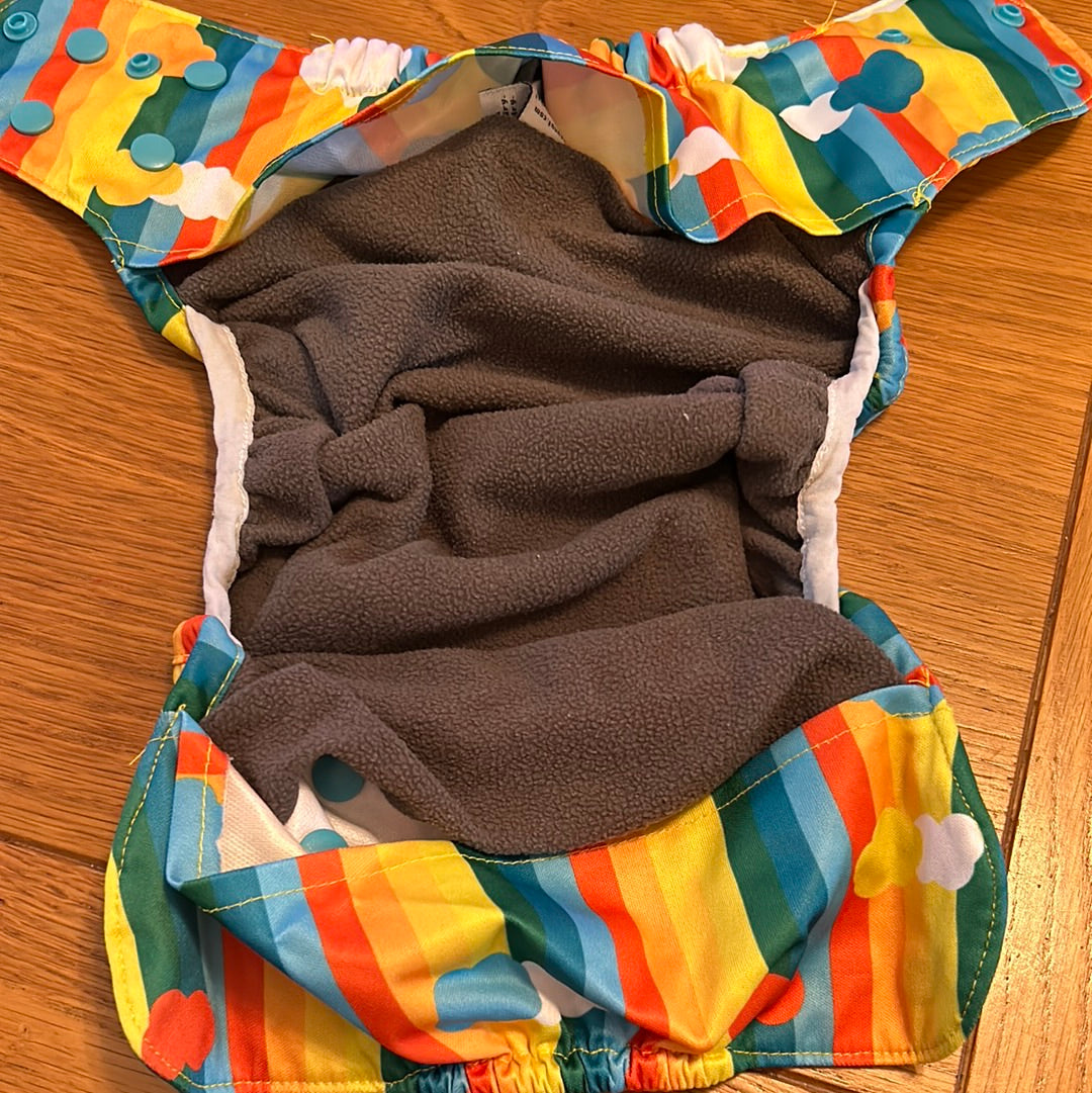 Hippynut rainbow pocket nappy with two original boosters like new (LW)