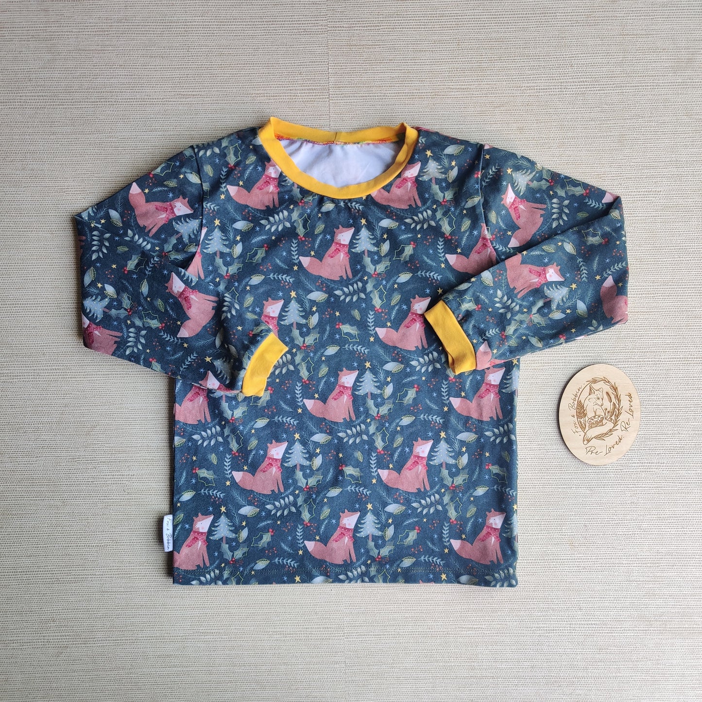 Long sleeve t shirt EUC - festive foxes, age 5. Fox & Bobbin Preloved cloth friendly clothing