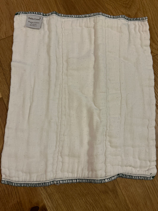 Petite Crown prefolds newborn (flats).  (#084)