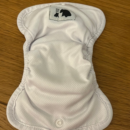 Bear Bott newborn stay dry nappy insert (looks new; 055)