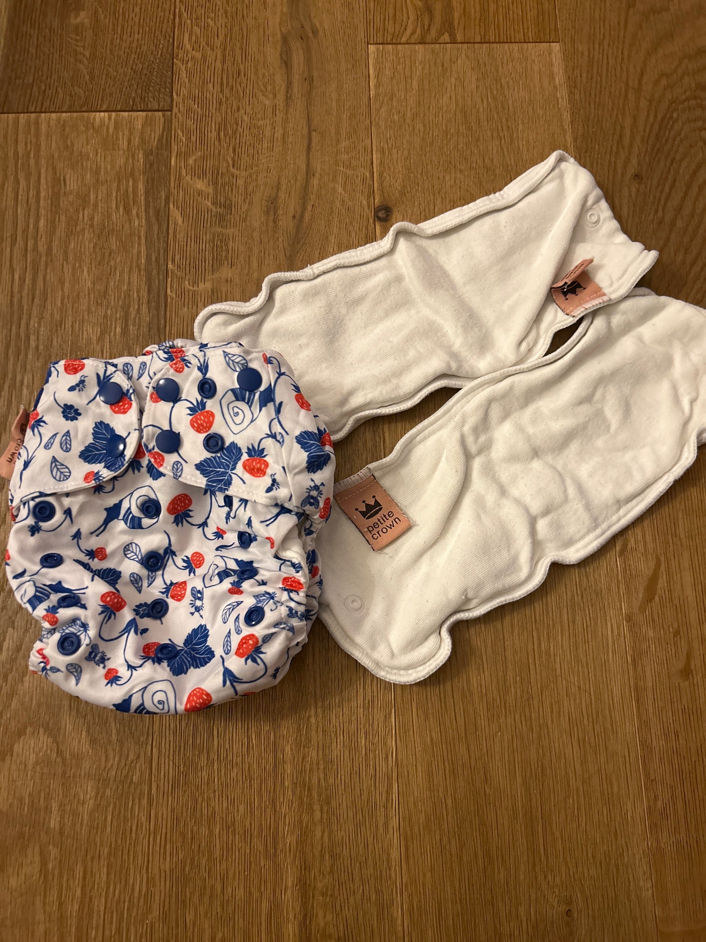 Petite Crowne trima one size pocket / all in two nappy with inserts - like new (098)