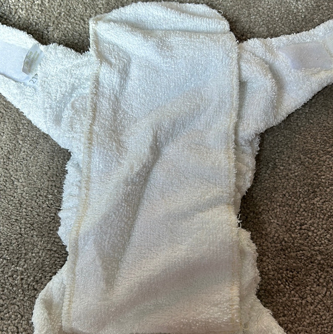 Little Lamb bamboo size two fitted nappy - like new (085)