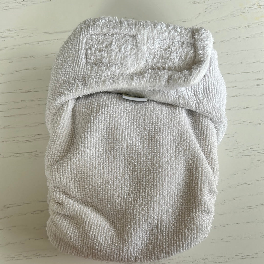 Little Lamb bamboo size two fitted nappy (049)