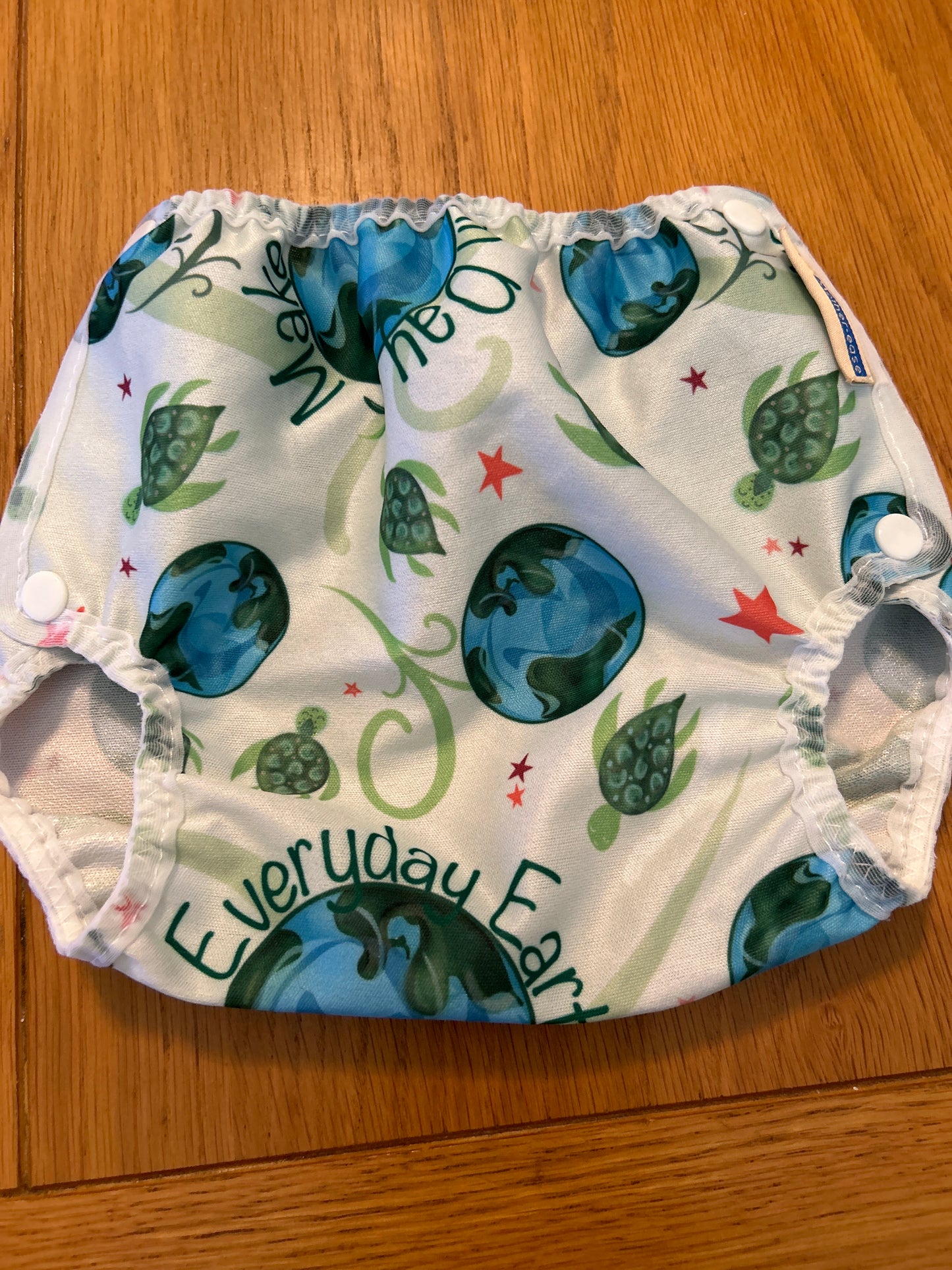 Motherease airflow earth day medium nappy wrap (003)