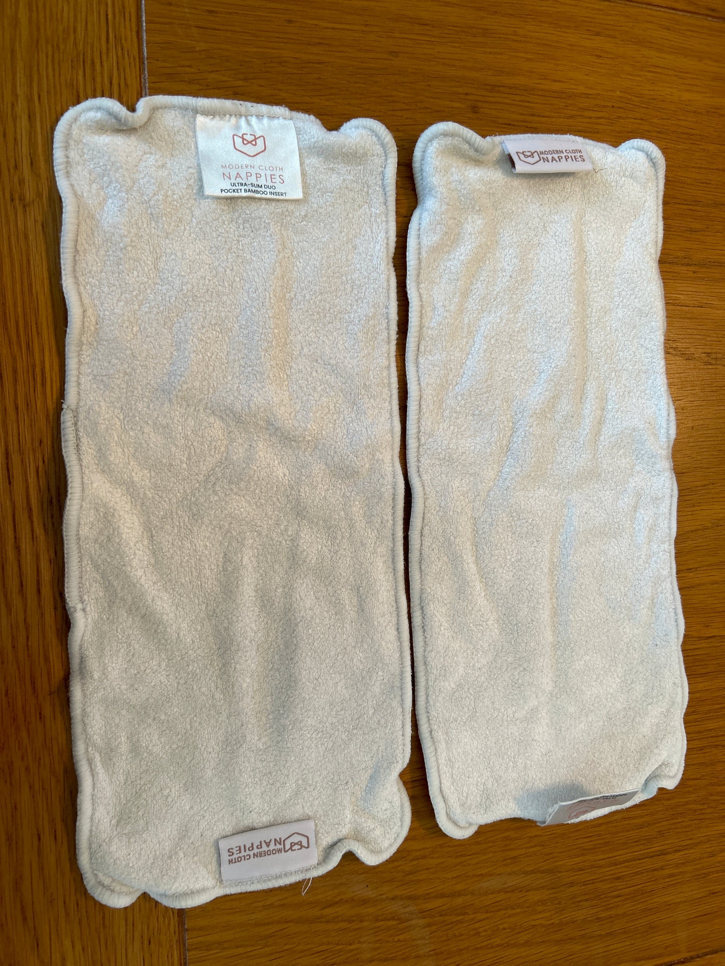 Modern cloth nappies green pocket nappy with two original slim inserts (057)