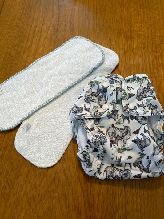 Little Lamb pocket nappy with inserts size 2 (003)