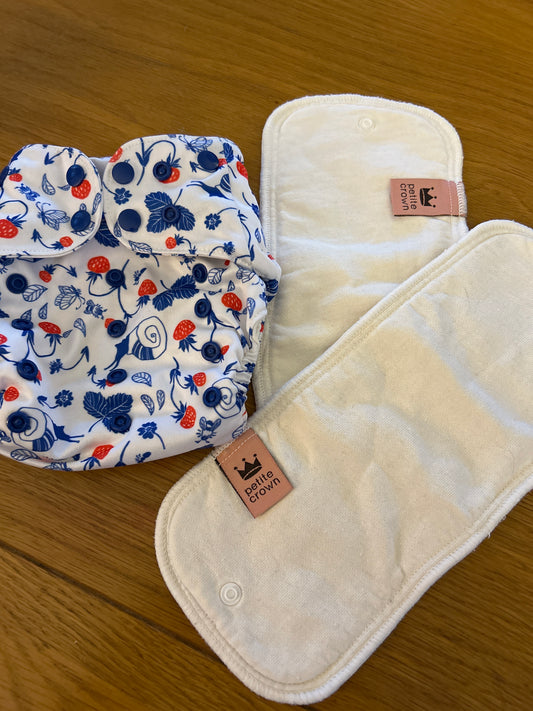 Petite Crowne one size pocket nappy with inserts (092)