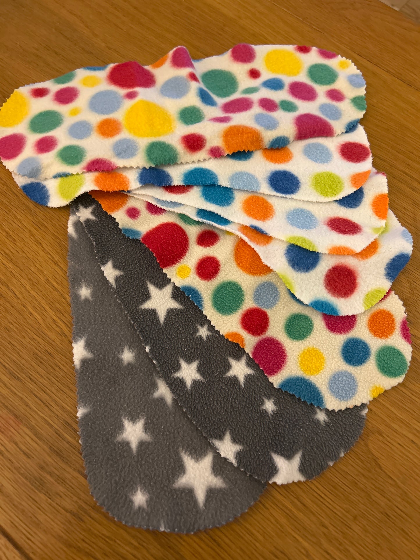 Bundle of colourful liners (092)