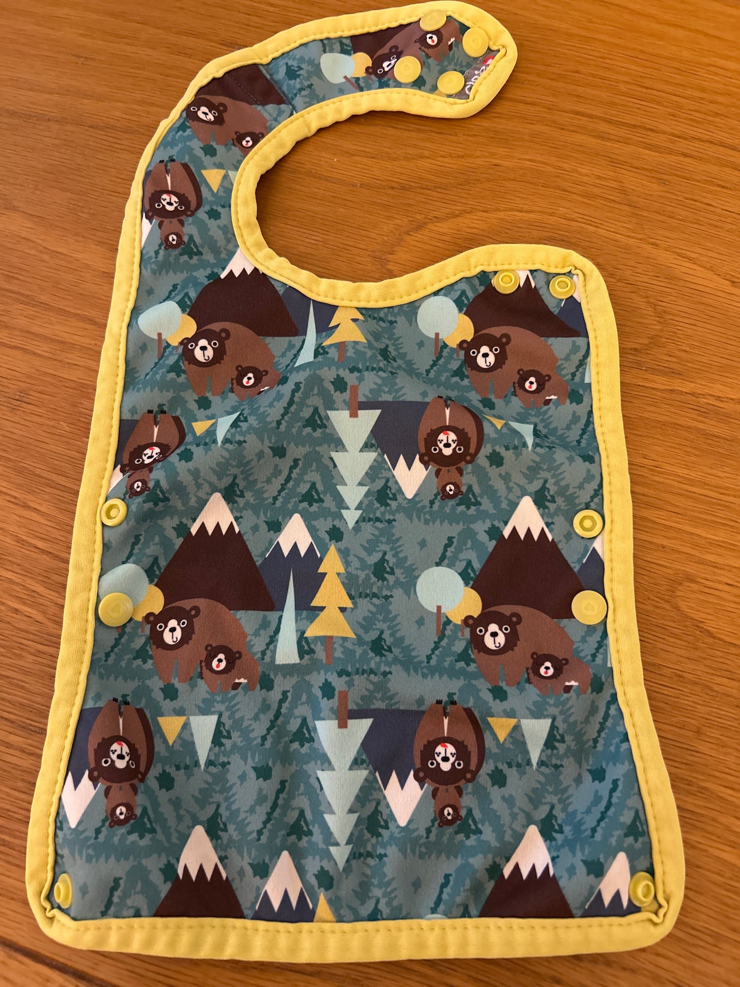 Close Parent Bib (accessories; 003)