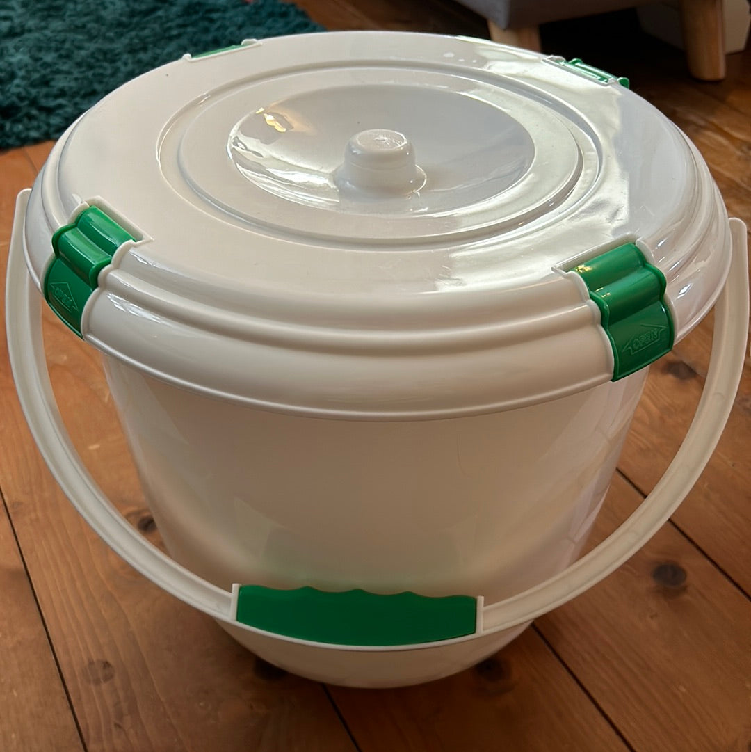 TotsBots nappy bin with lockable lid (accessories; 003)