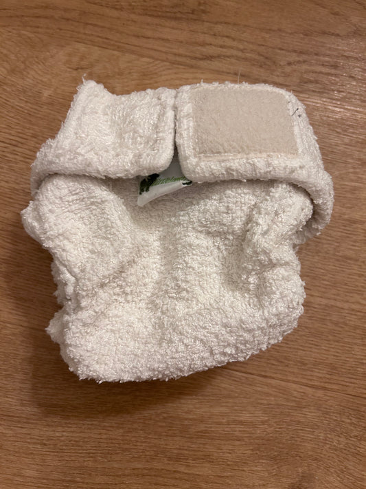 Little Lamb bamboo size one / newborn fitted nappy (067)