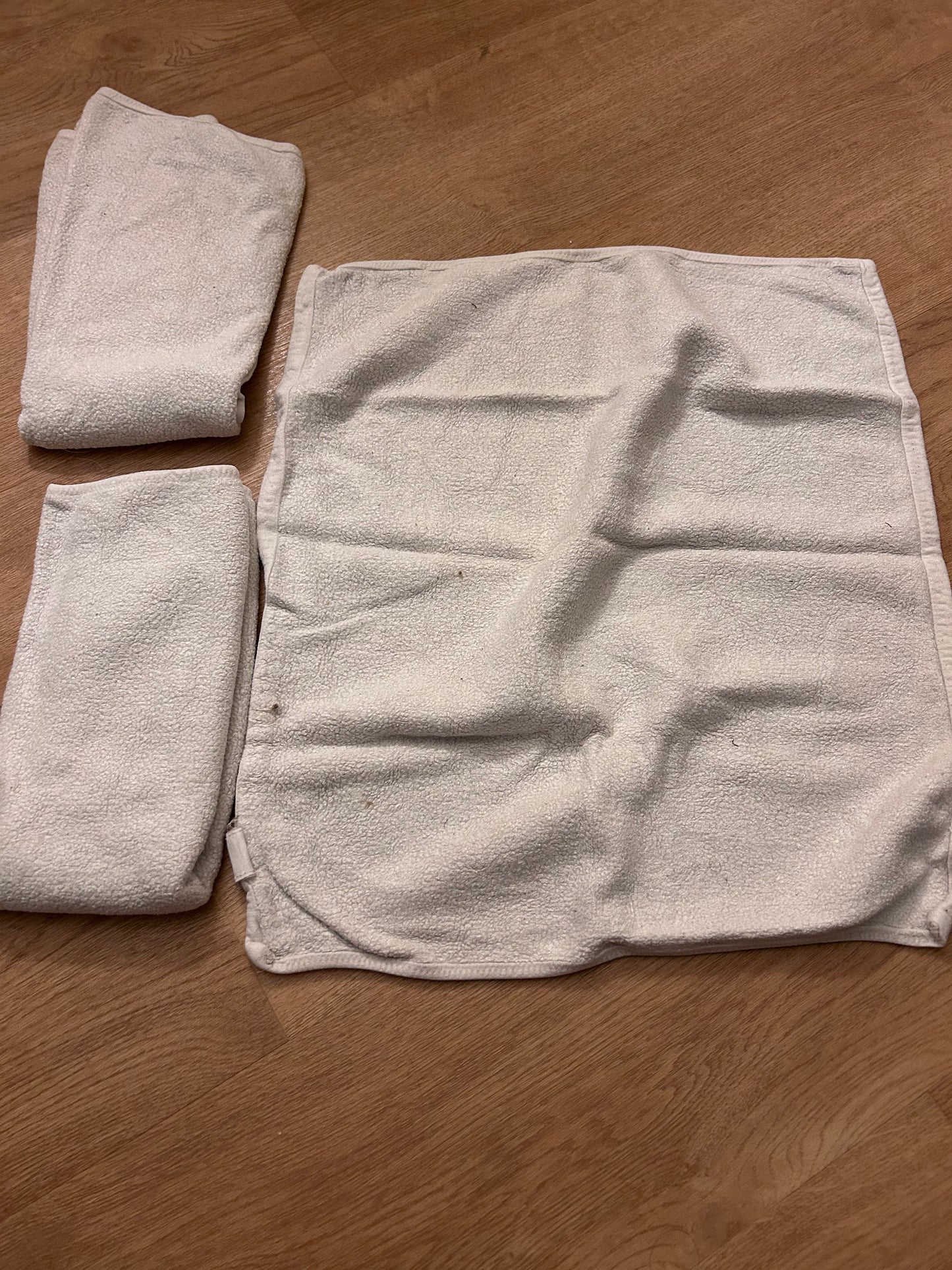Bright Bots white flat nappy bundle (063)